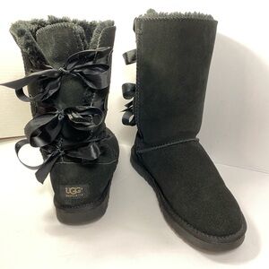 UGG Australia Bailey Bow Black Suede Sheepskin Lined Winter Boots Women’s Sz 9